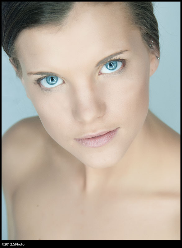 Female model photo shoot of Carri Niet by JSPHOTO