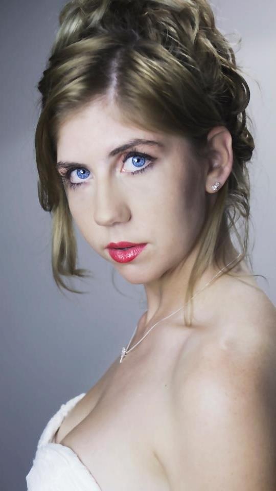 Female model photo shoot of Raychel Harper