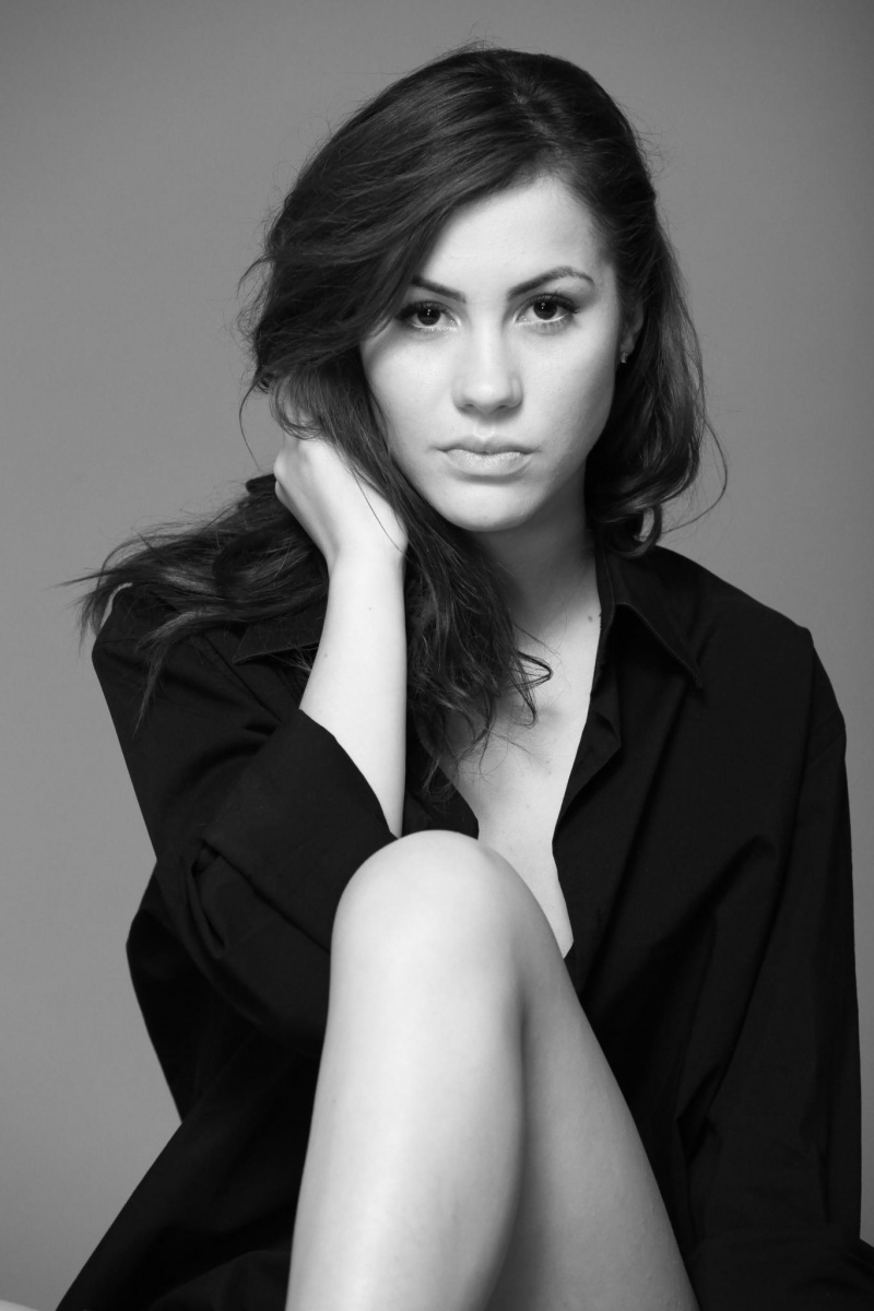 Female model photo shoot of Anna-Maria Negulescu