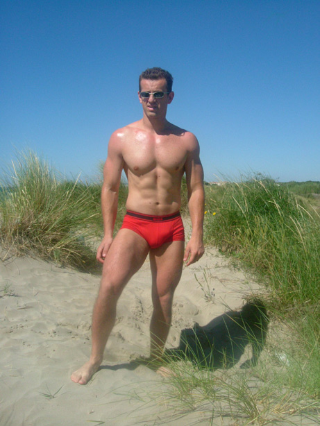 Male model photo shoot of planetemuscle in Carnon Plage