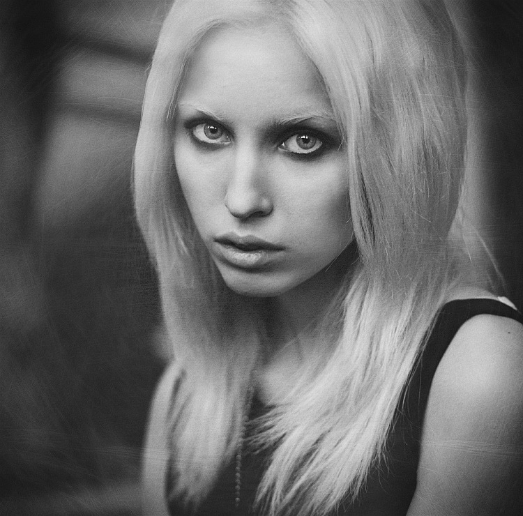 Female model photo shoot of Anna_Lucka