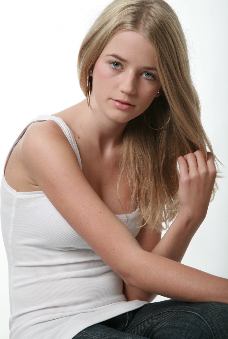 Female model photo shoot of izawijffels