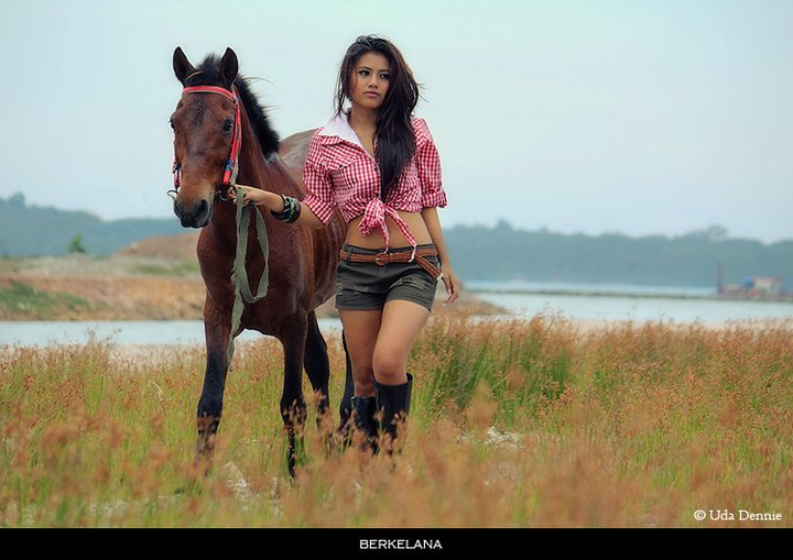 Female model photo shoot of Sharya Kiky Alessandra