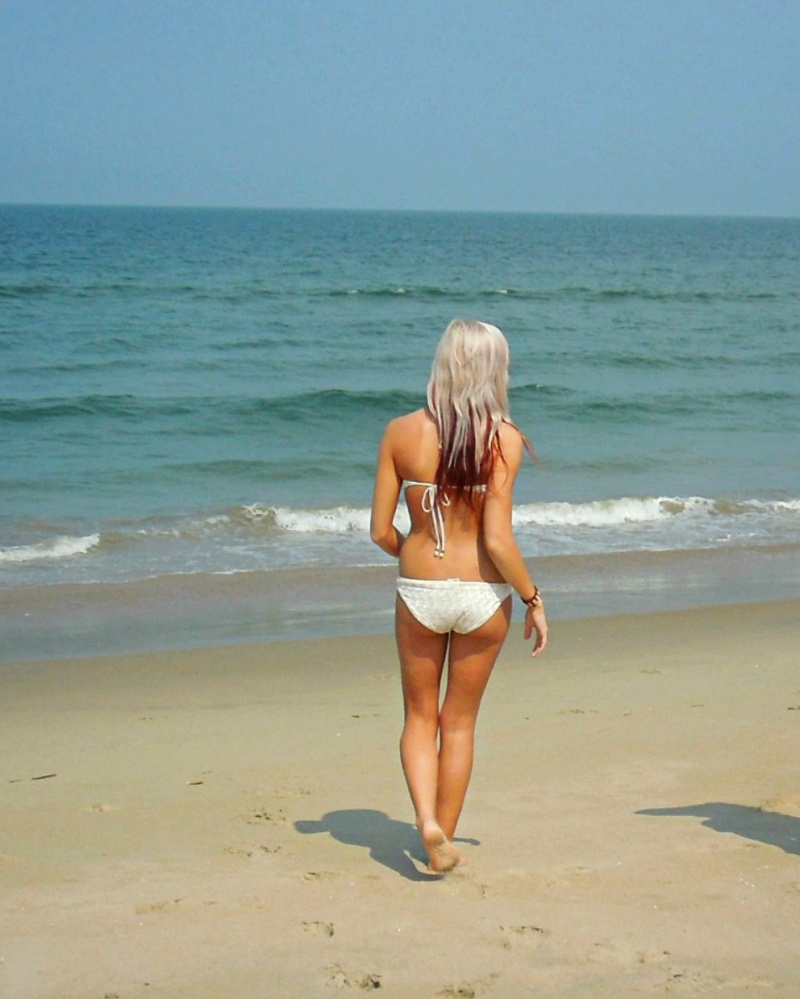 Female model photo shoot of Stephanie Durr in damneck beach, virginia