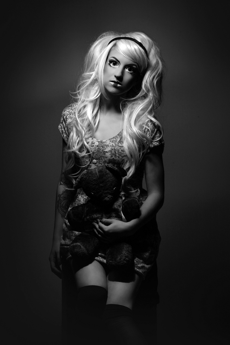 Female model photo shoot of Em Elle Jay by Shawn Monroe