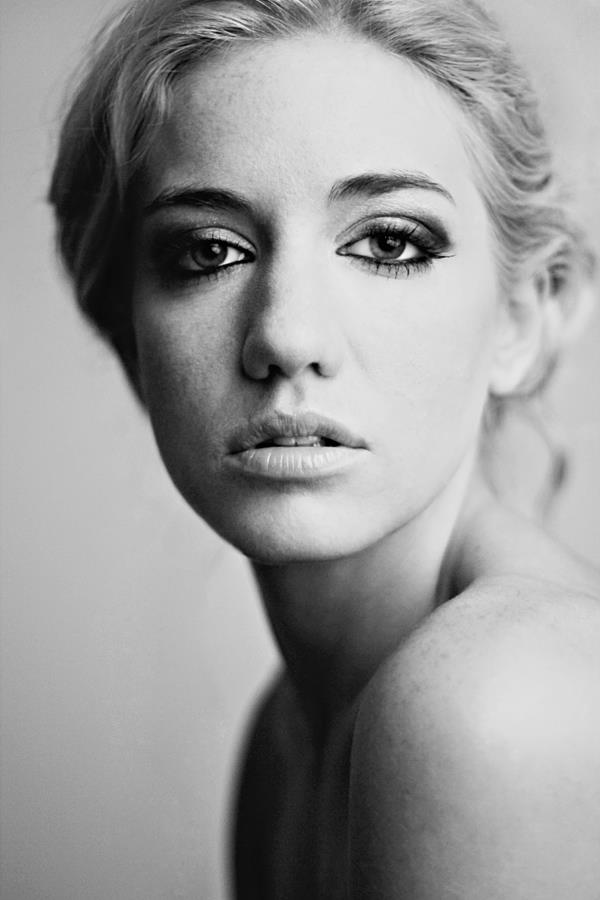 Female model photo shoot of Melissa Paradise