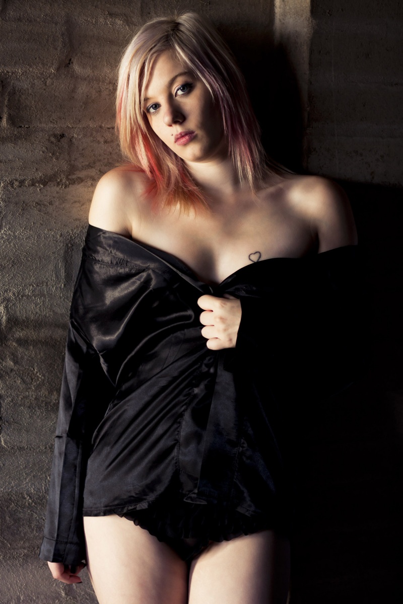 Female model photo shoot of Lady Syleen by JonKhor