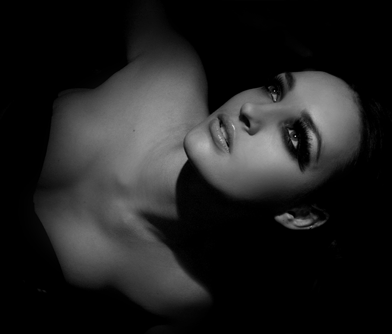 Female model photo shoot of Sharie Banks 
