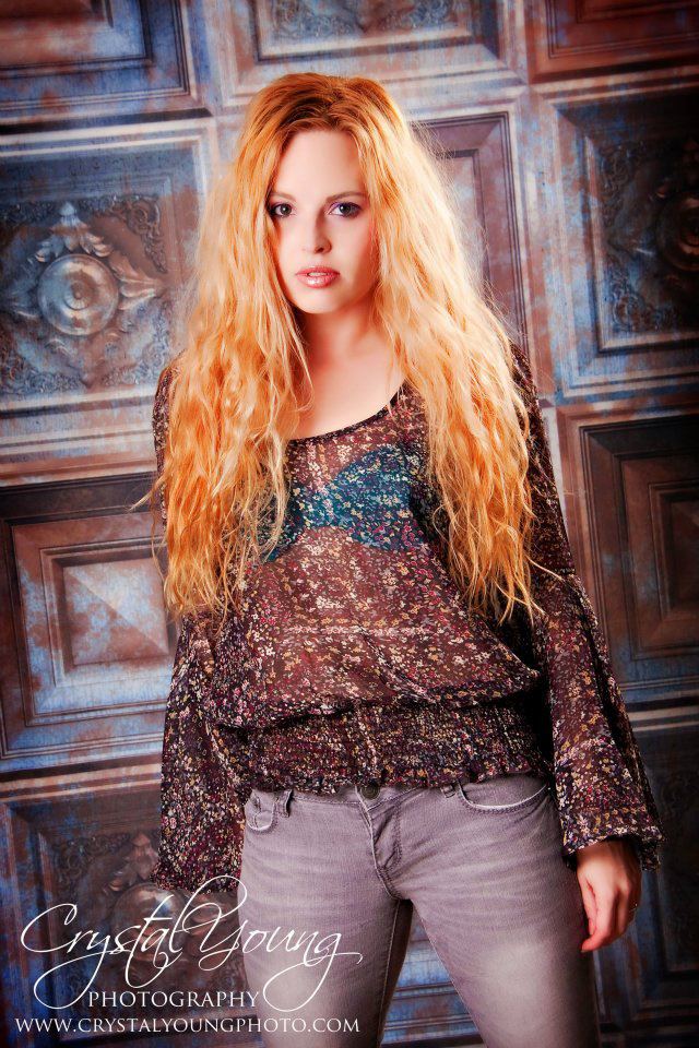 Female model photo shoot of Elleanna Wonderland