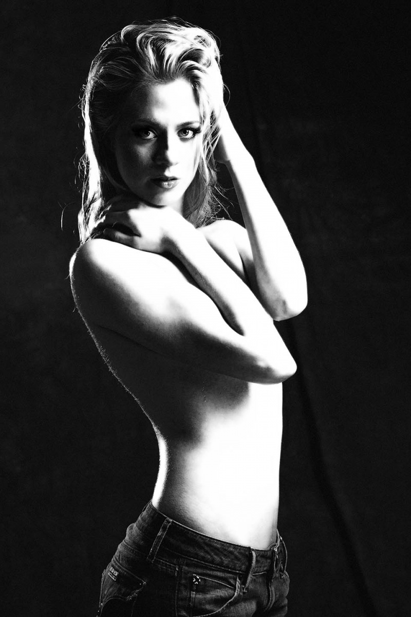 Female model photo shoot of Sasha Kseniya