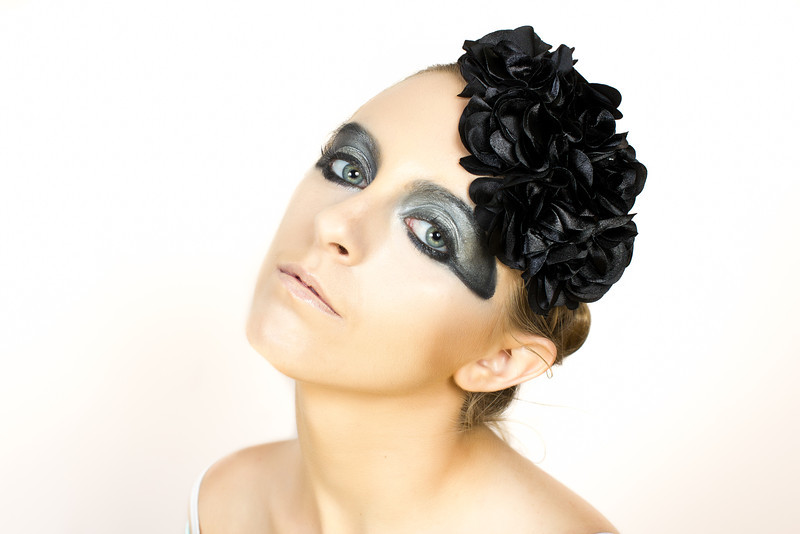Female model photo shoot of Bridgette Leah Make up 