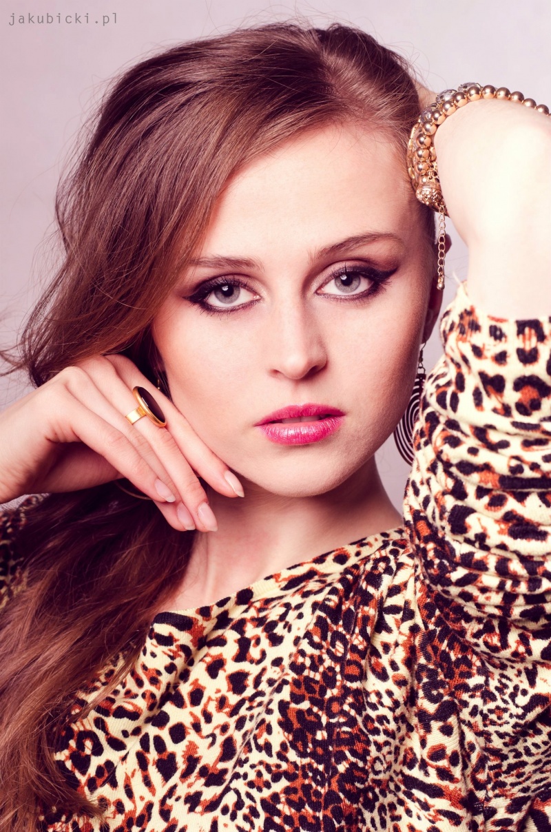 Female model photo shoot of Magdalenawielka