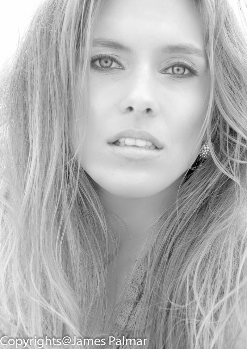 Female model photo shoot of Elina Smirnova