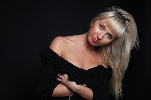 Female model photo shoot of Yulia Foktova