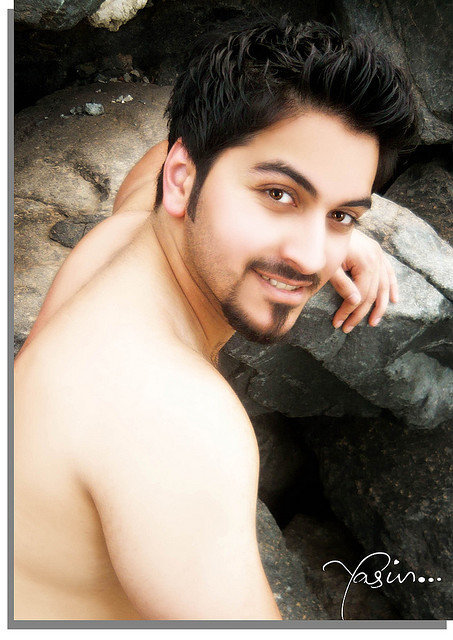 Male model photo shoot of Yashir