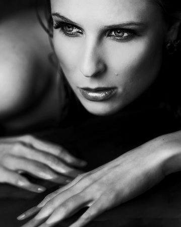 Female model photo shoot of Vanessa BellaDonna by InnisPhoto