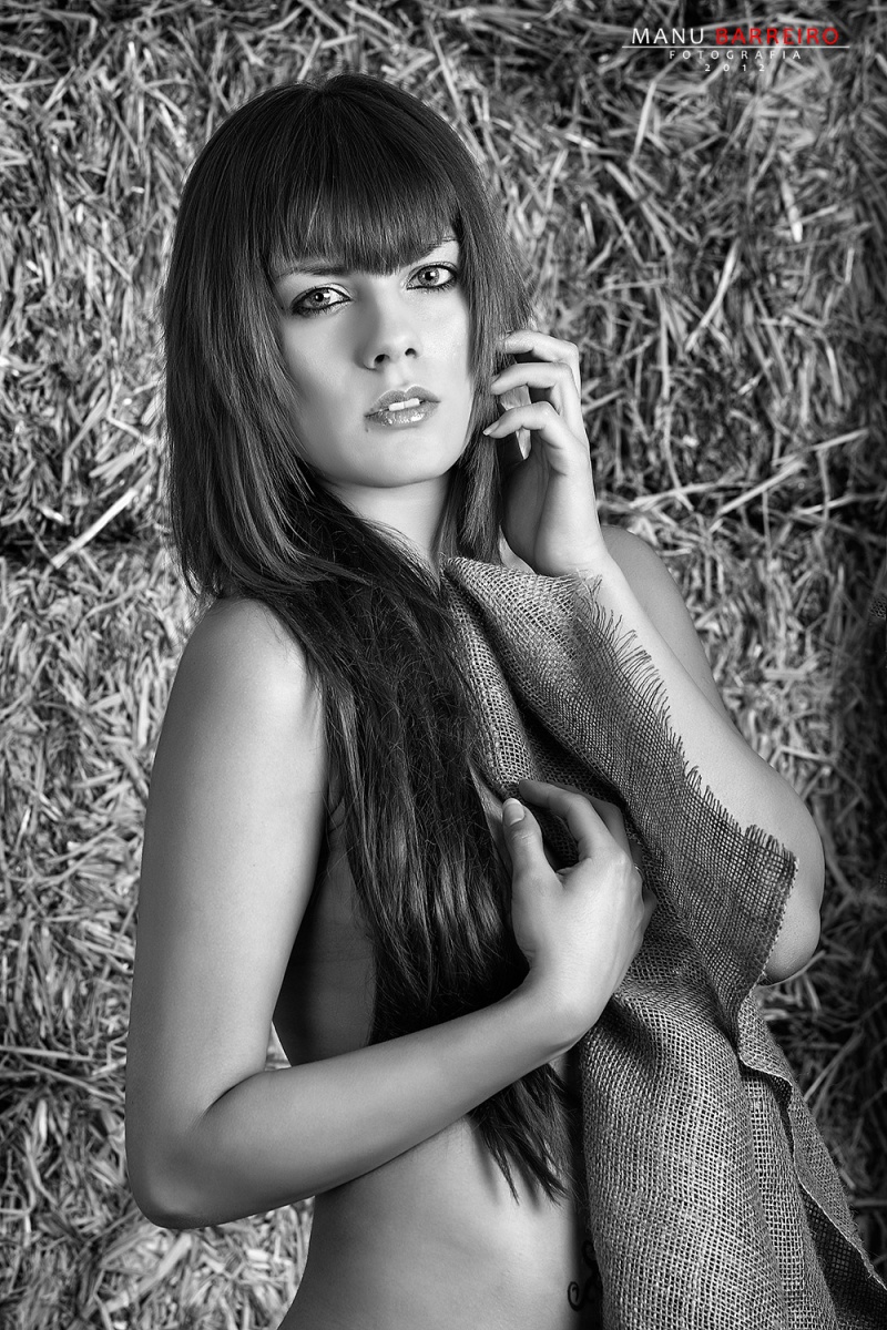 Female model photo shoot of Evelin Natali in Estudio