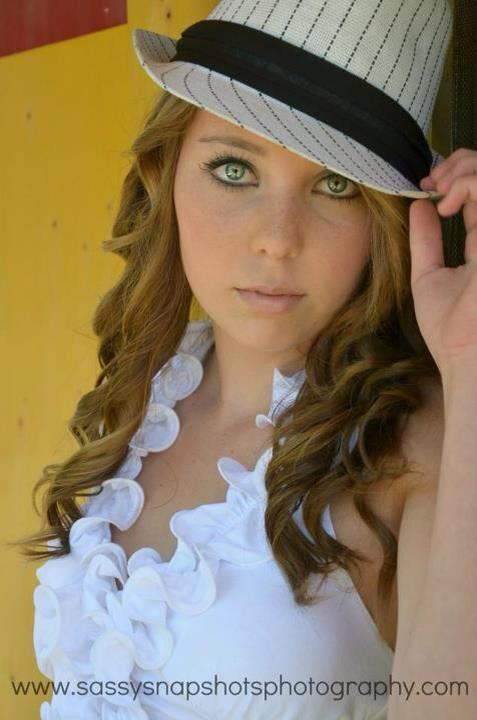 Female model photo shoot of Kaylee Loren