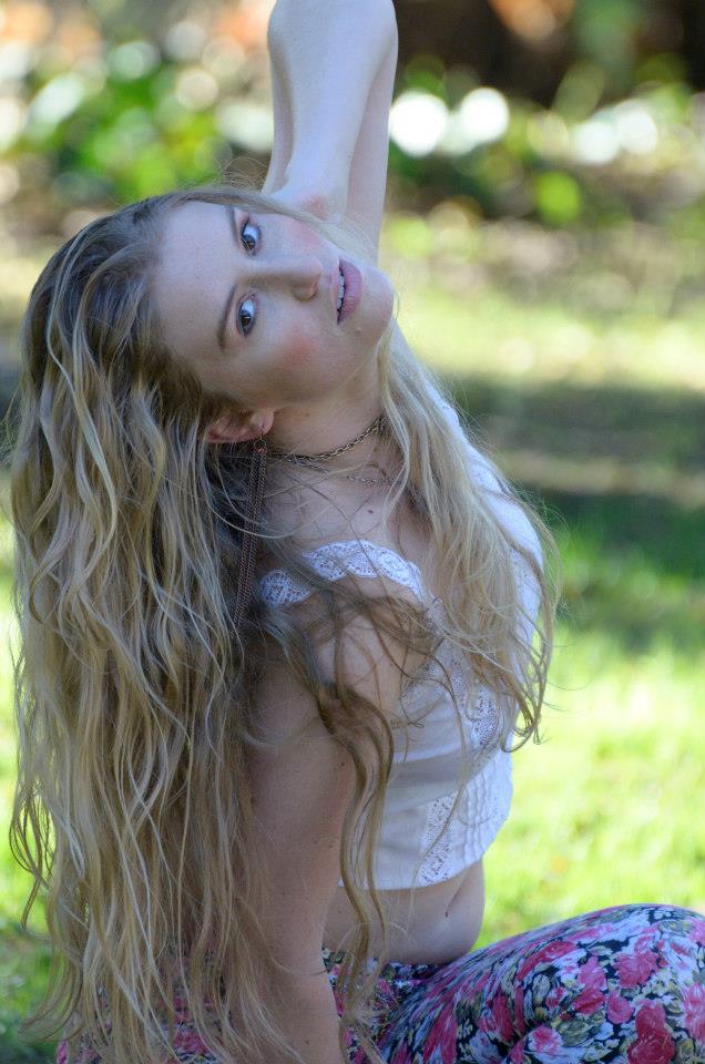 Female model photo shoot of Jessica Lenz