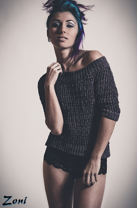 Female model photo shoot of Naomi Ondrey