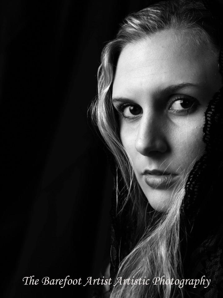 Female model photo shoot of Lindsey Michno