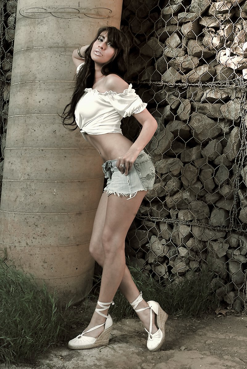 Female model photo shoot of ArienneMoran by edo enriquez
