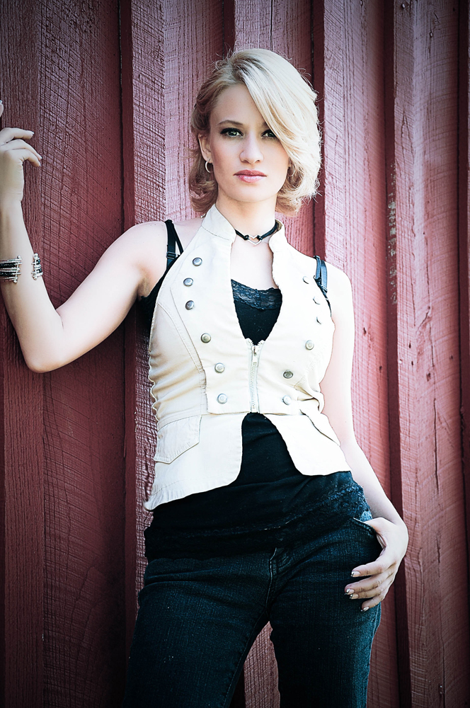 Female model photo shoot of Scarlett Sinclair in Chattanooga, Tn