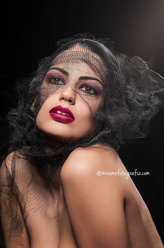 Female model photo shoot of Patricia Del Campo MUA