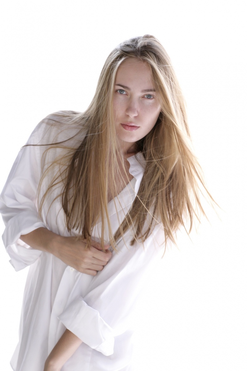 Female model photo shoot of Dina Styna