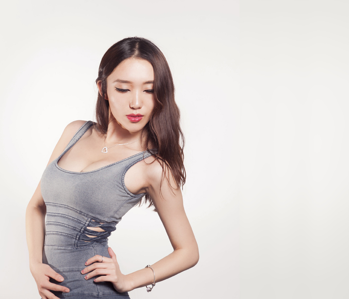 Female model photo shoot of Tianxing