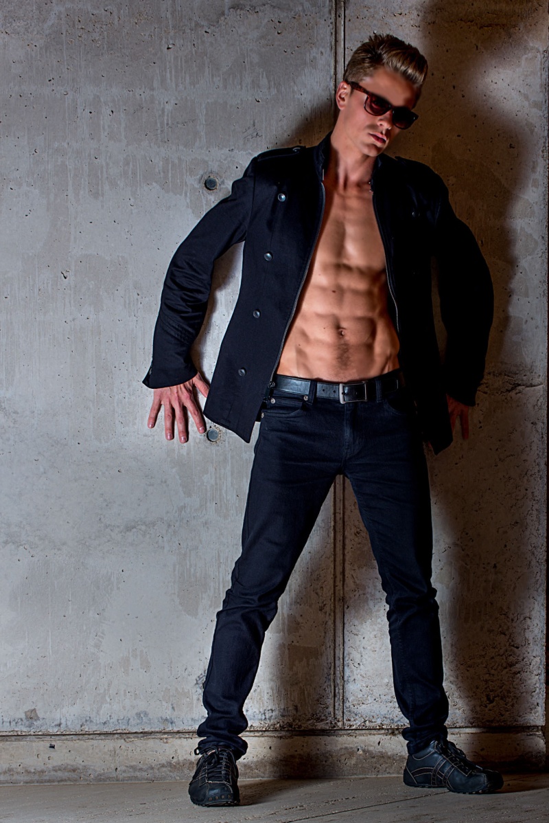 Male model photo shoot of Ari Bond