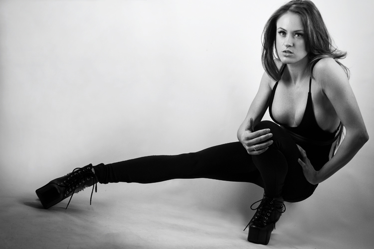 Female model photo shoot of Elizabeth Cahill