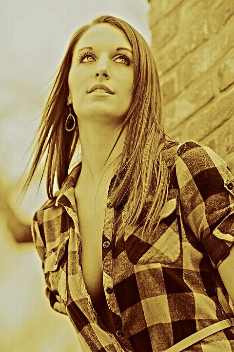 Female model photo shoot of Lindsay Nicole by Pedro E Bauza