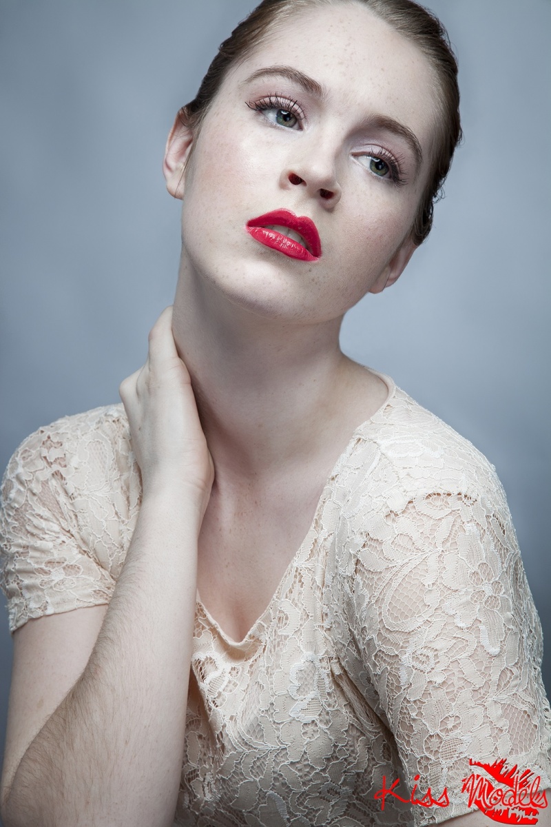 Female model photo shoot of Jenn Lea Makeup