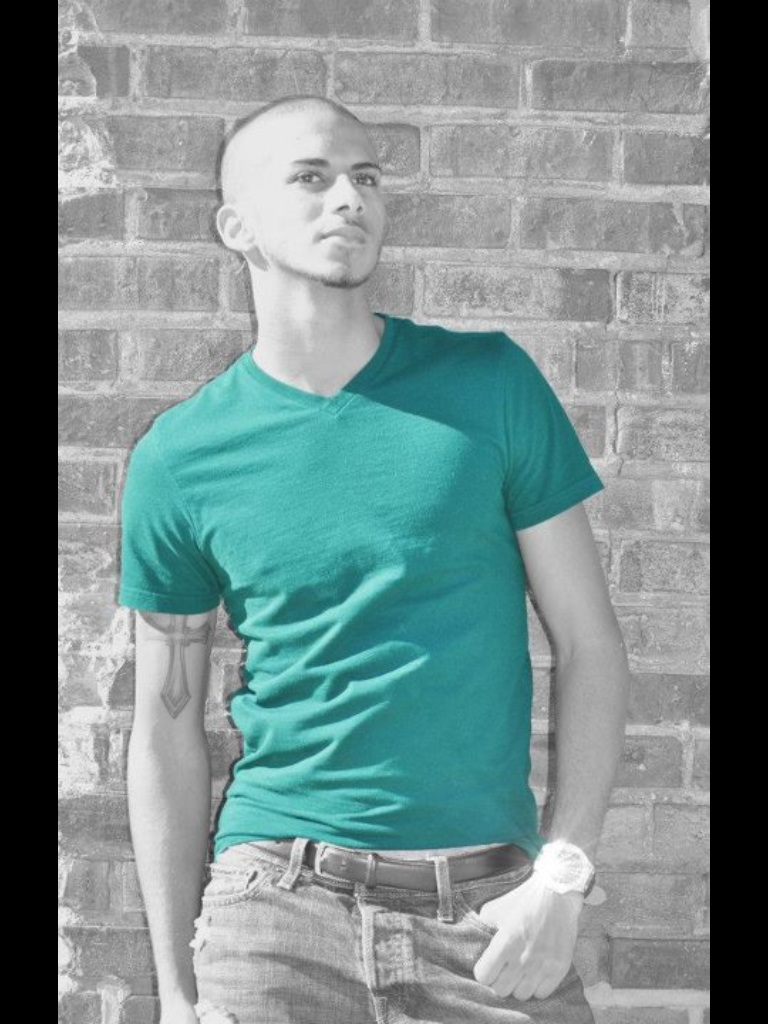 Male model photo shoot of Darius Gardner