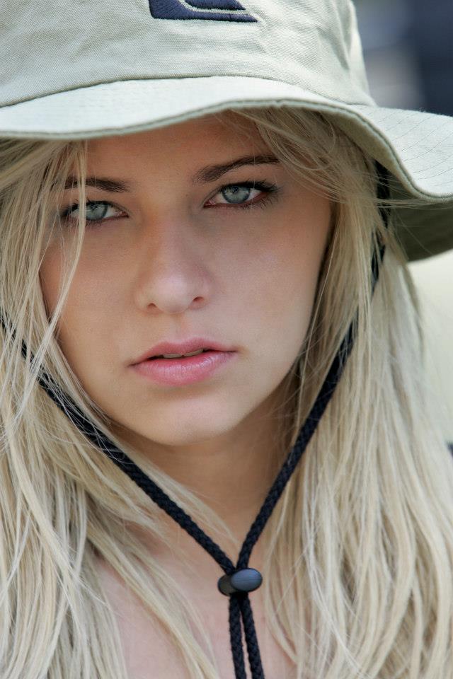 Female model photo shoot of Priscilla Romanshe