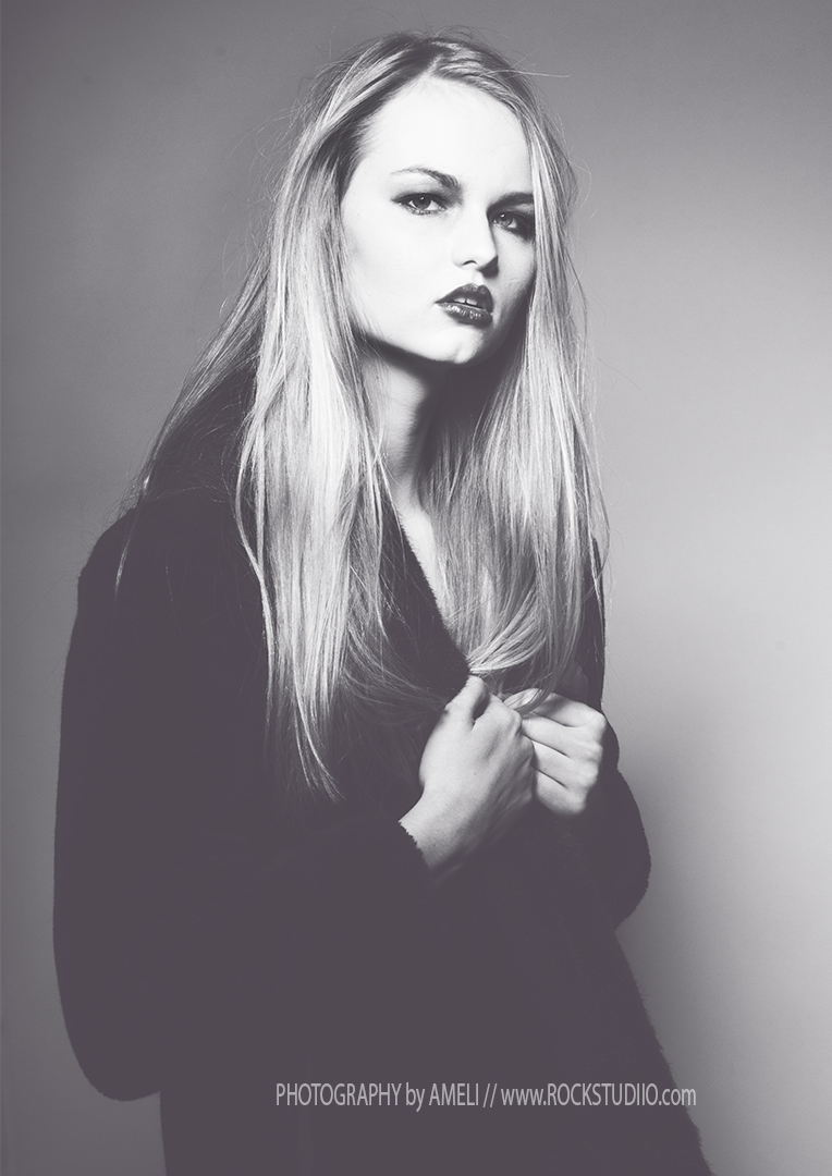 Female model photo shoot of Ameli Jakobsen  in In studio