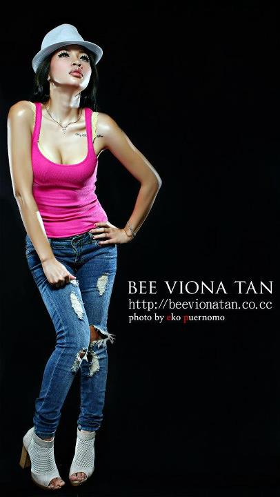 Female model photo shoot of Bee Viona