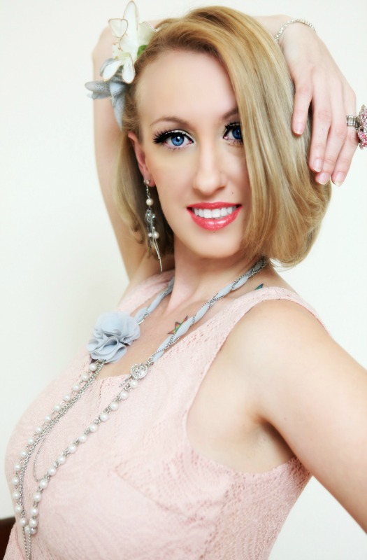 Female model photo shoot of Nikki Pink Freelance by Roberto III