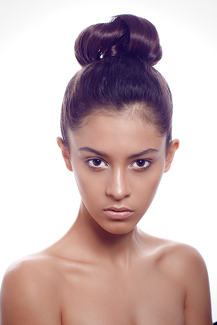 Female model photo shoot of Diana Mejia