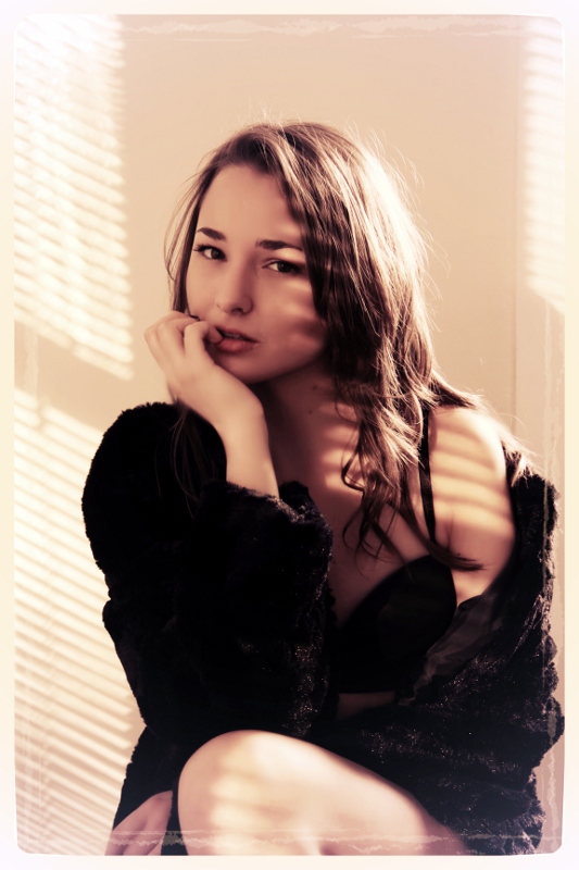 Female model photo shoot of Remington Jewell