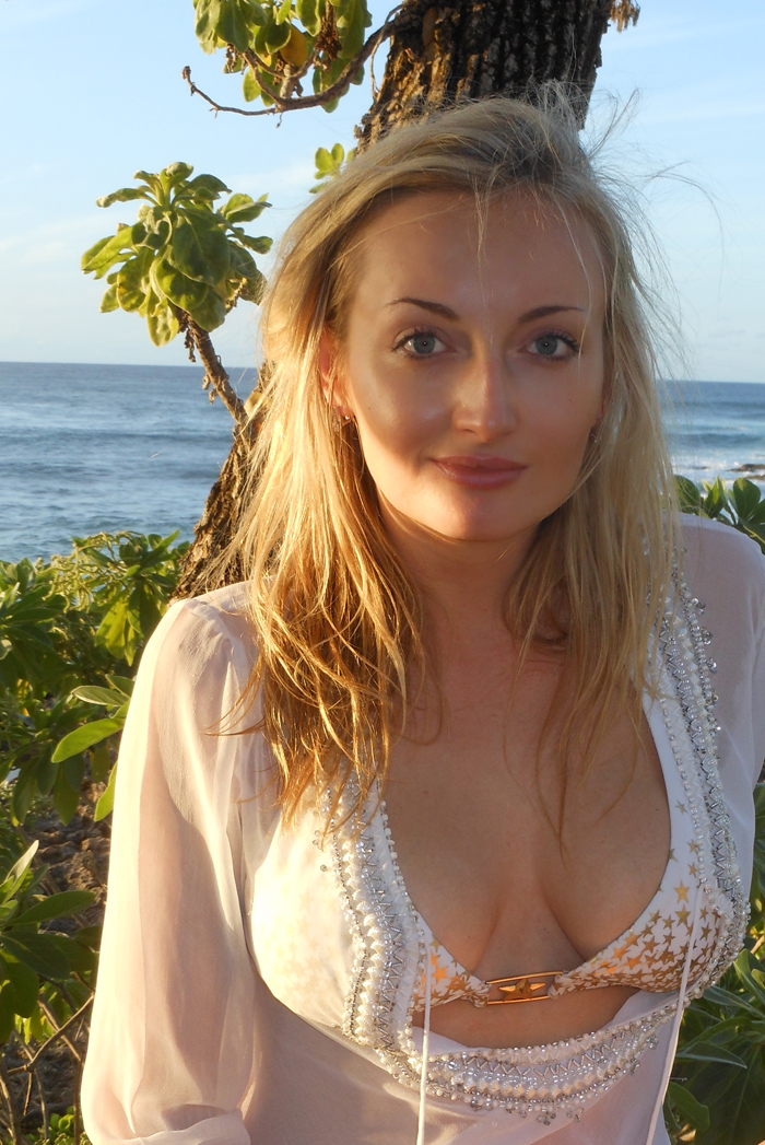 Female model photo shoot of Kate Ginko in Hawaii 2012