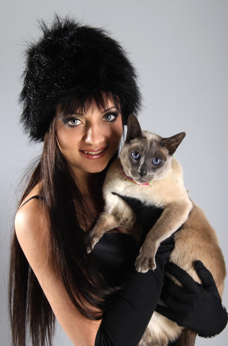Female model photo shoot of Ivana Cruz in ipole studio
