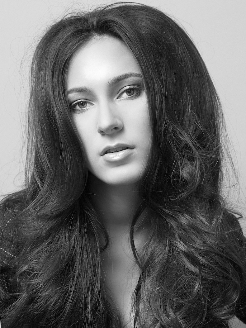 Female model photo shoot of Lauren Nicole E by Josue Pena