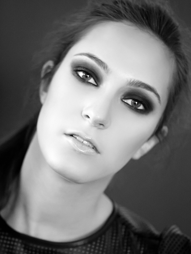 Female model photo shoot of Lauren Nicole E by Josue Pena