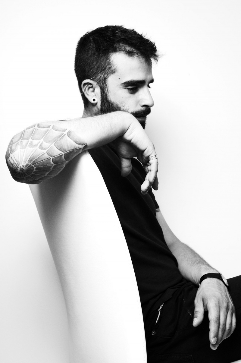 Male model photo shoot of Studio Noir Fluo in Reims, France