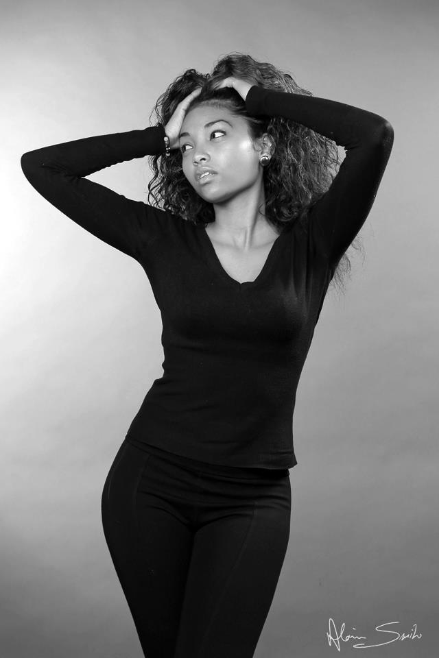Female model photo shoot of Laesha Cylens