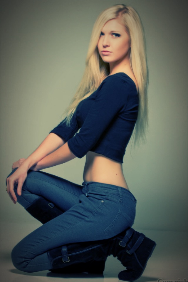 Female model photo shoot of Carlsonab