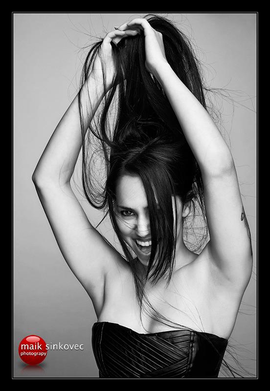 Female model photo shoot of Lara Bonnatelli