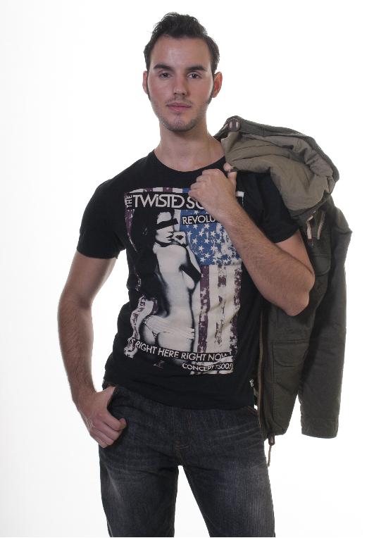 Male model photo shoot of Myles Tremonti
